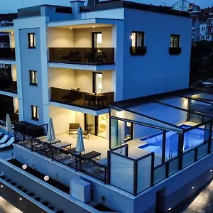 Apartment 23 A Heated Pool, Trogir